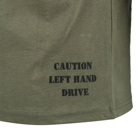 T-Shirt, Olivt Grün, Textdruck, Achtung Linksverkehr, Saumkante
